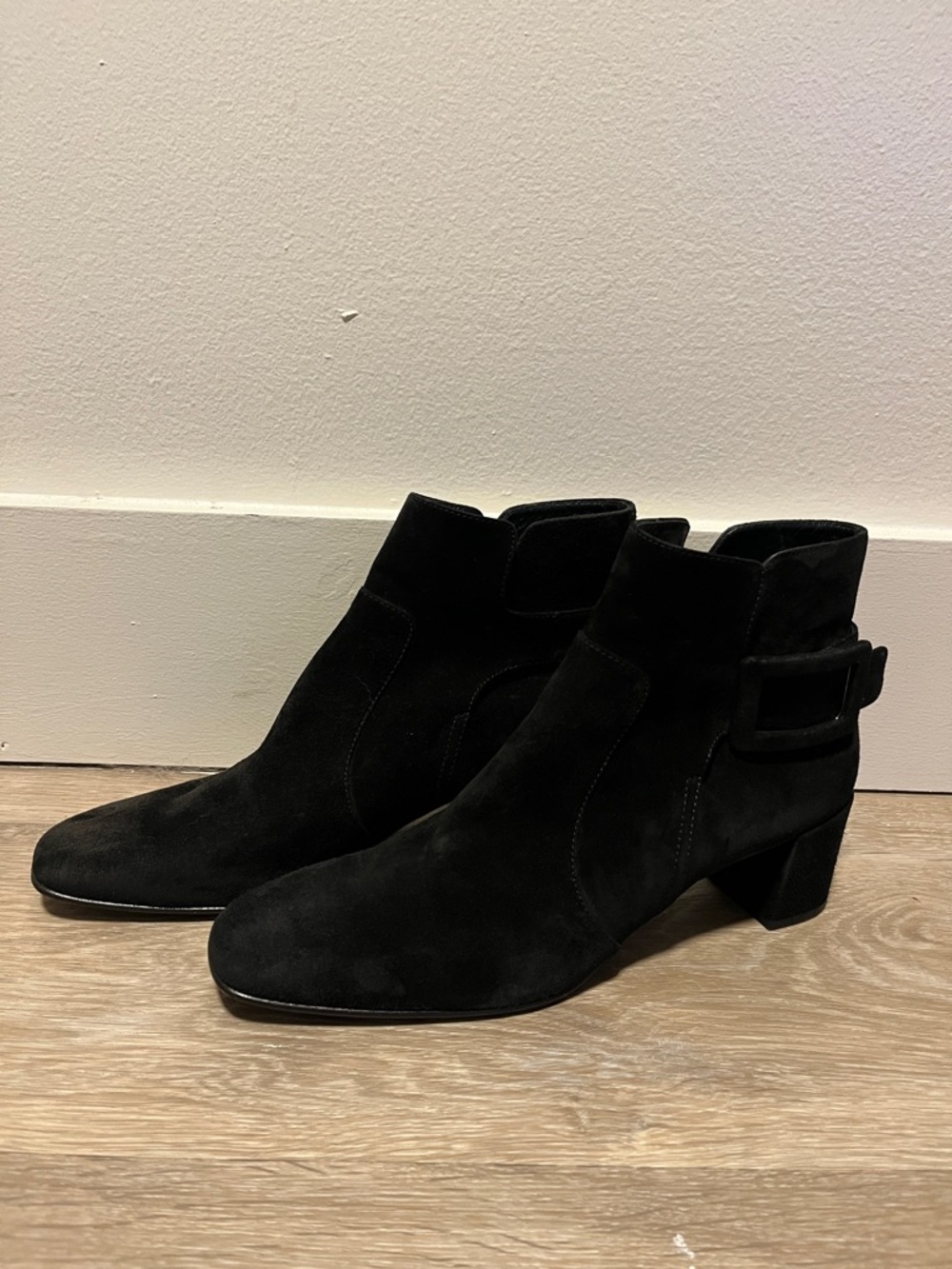 ROGER VIVIER Women's Leather Buckled Heeled Ankle Boots Black, Size 40 (US 10) - Picture 2 of 12